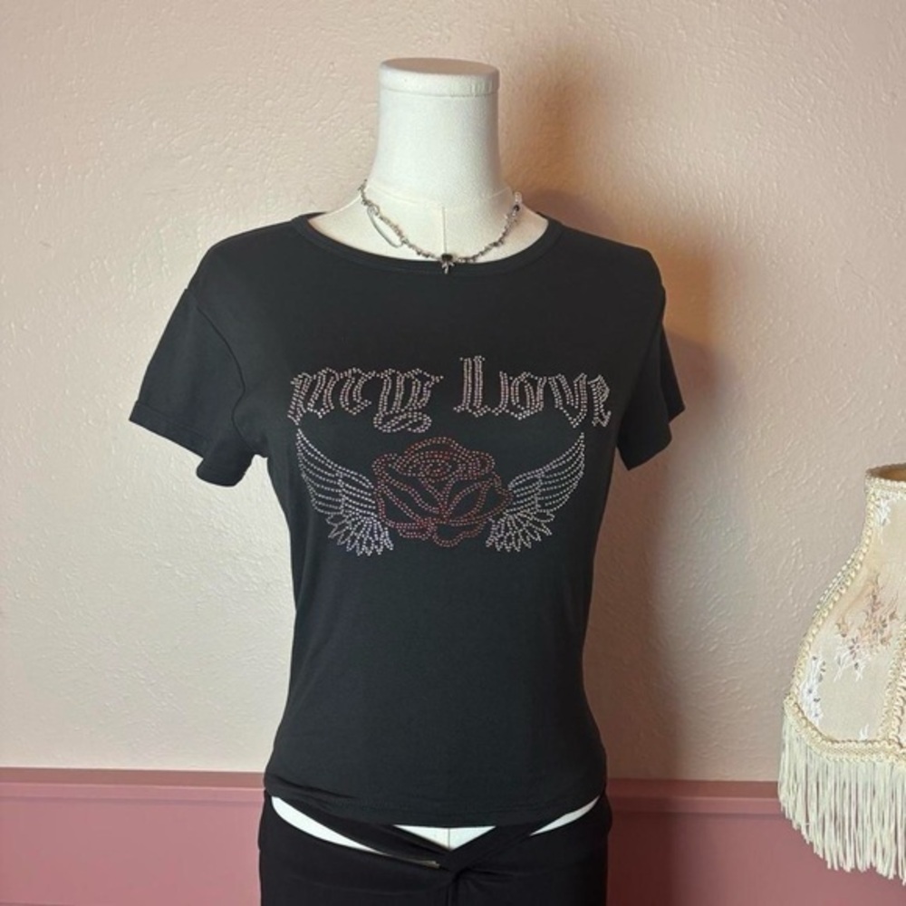 Rue 21 y2k grunge baby tee rose wings rhinestone sz small skater